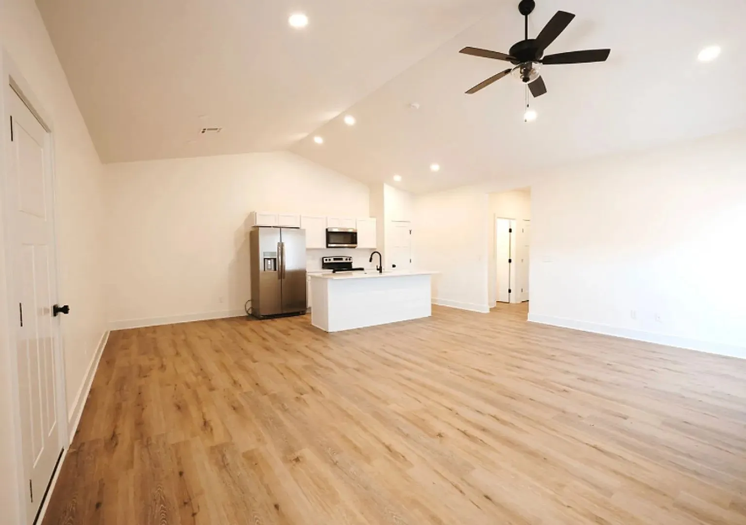 519 E Briarbrook Ln - 1 — Photo 2