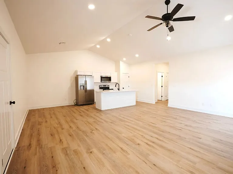 519 Briarbrook Ln — Photo 2