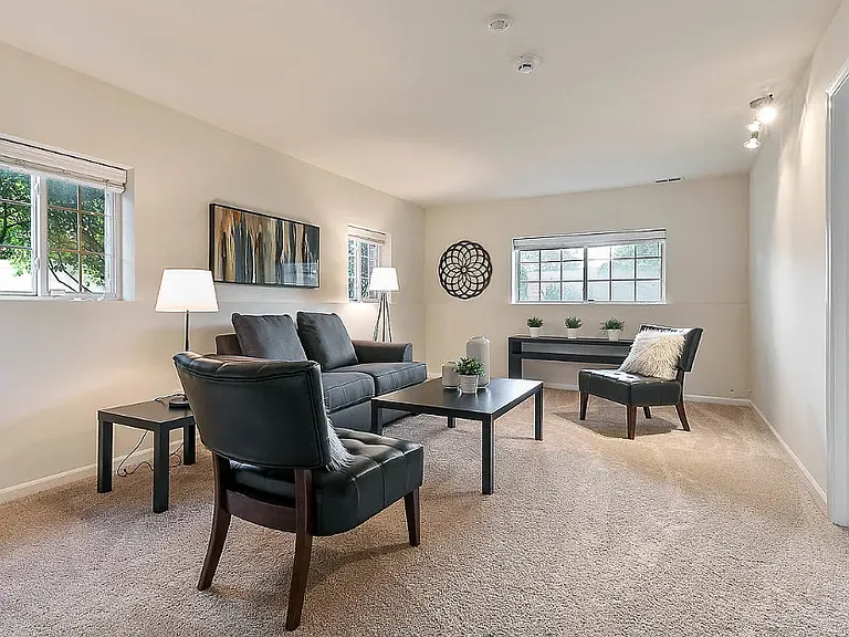 1014 Bradford Dr — Photo 12