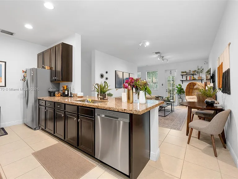 1030 SW 147th Ave — Photo 5