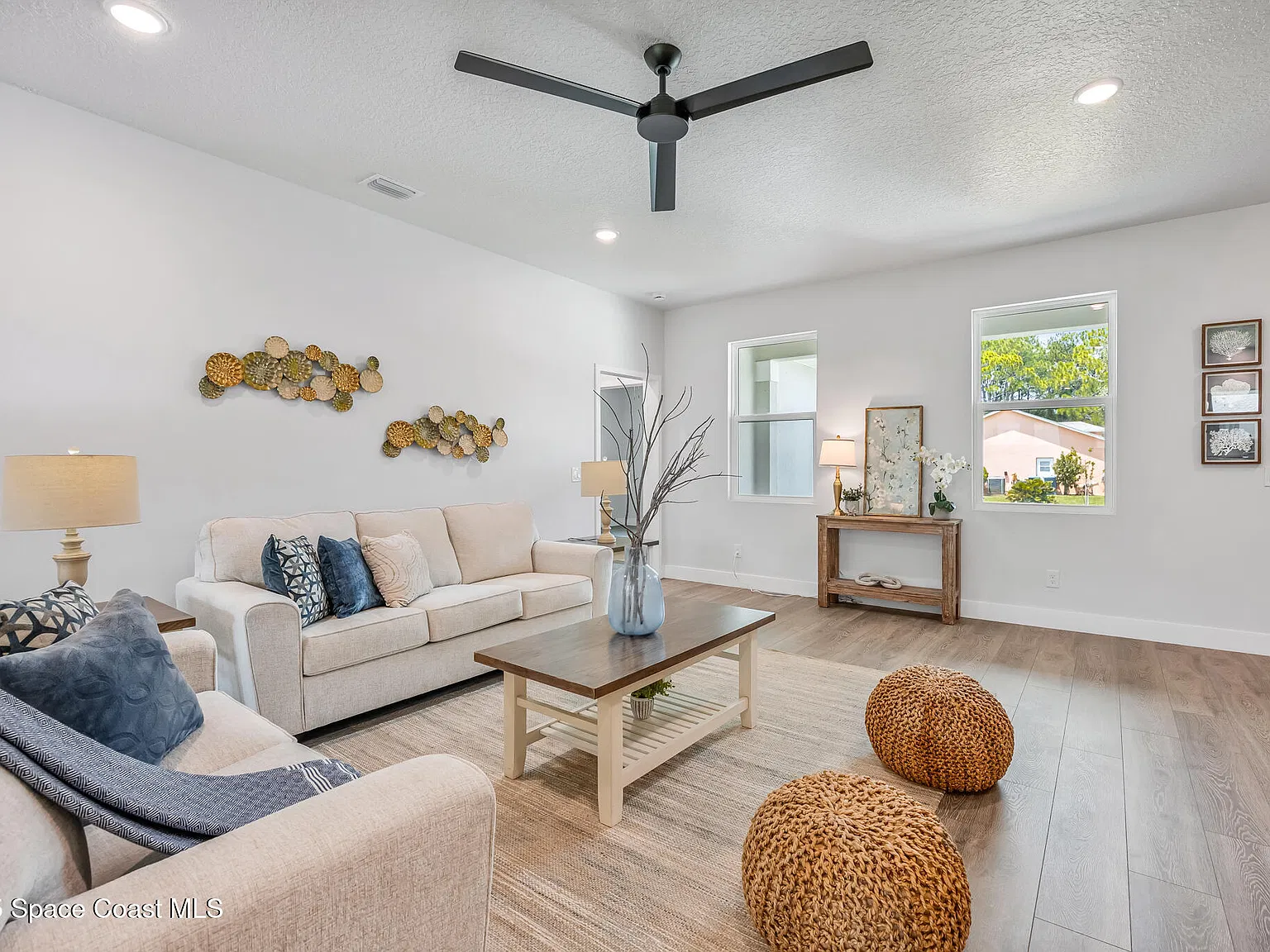 4 bed, 3.0 bath, 2238 sqft, $2,700 — Photo 2