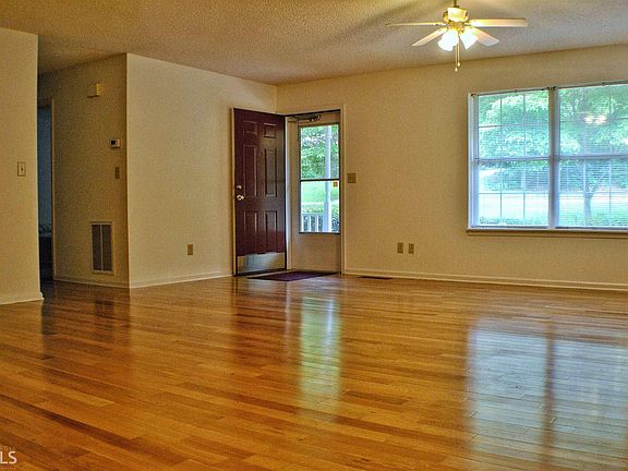 3rd image of 424 Lakeshore Dr