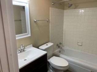 2009 Broadway, Highland, IL 62249