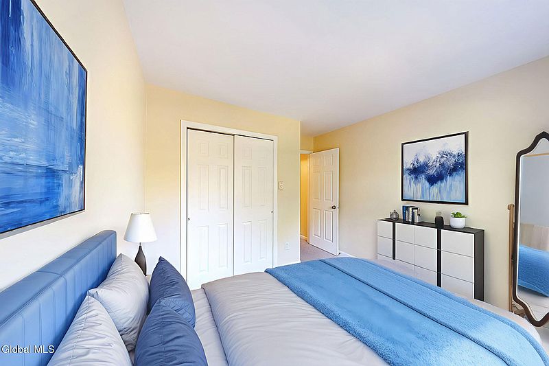 5th image of 11 Birch Glen Drive