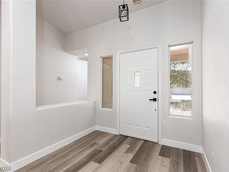 327 Perry Ellis Dr — Photo 7