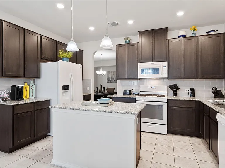 1208 Ravenside Cv — Photo 15