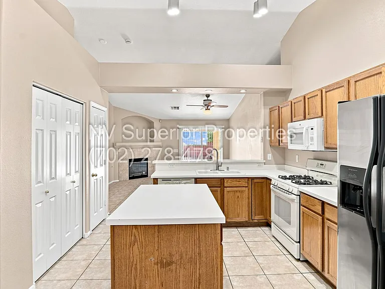 3876 Waynesvill St — Photo 12