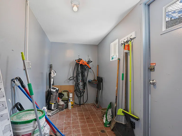 16 Russell St #GROUND-FLOOR — Photo 27
