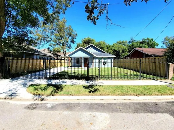 304 E Hunnicutt St, Baytown, TX 77520