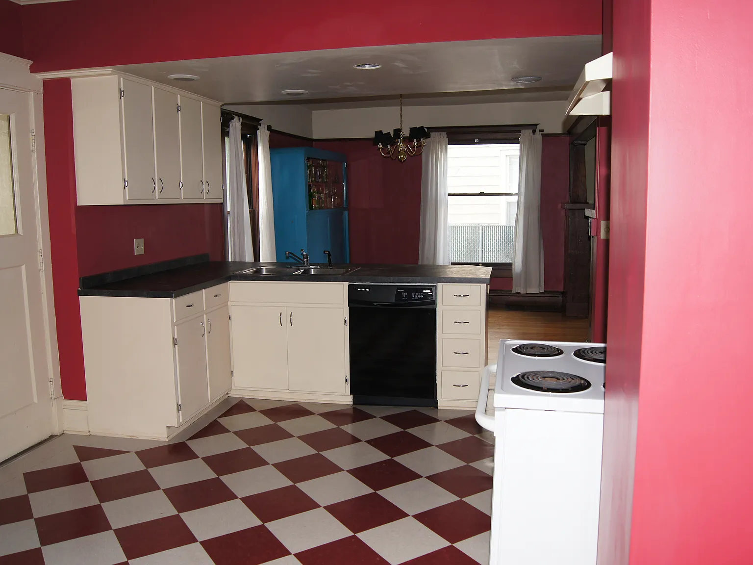 7 bed, 2.5 bath, $5,425 — Photo 4