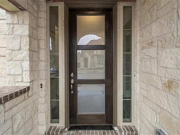 3rd image of 7012 Royal View Dr
