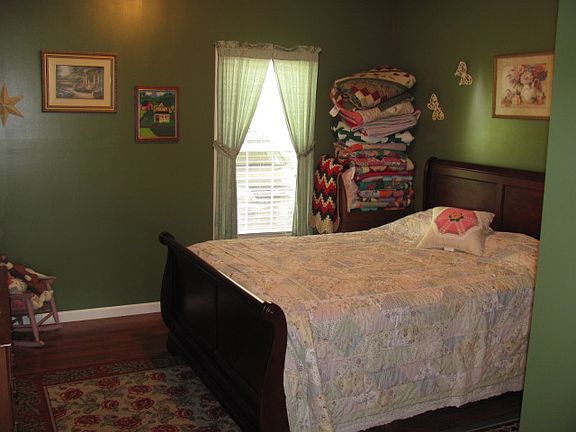 Guest bedroom
