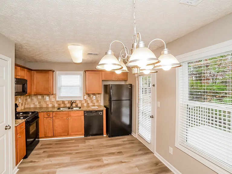 1118 Marina Ln — Photo 6