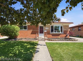 21213 Centennial St, Saint Clair Shores, MI 48081