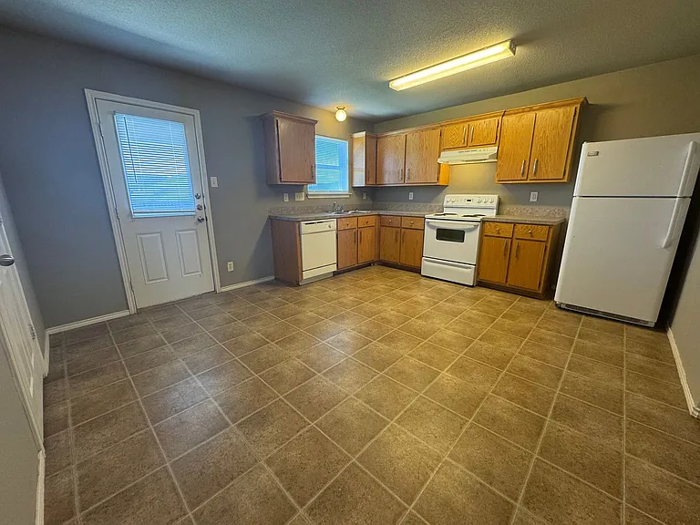 3807 Ida Dr — Photo 9