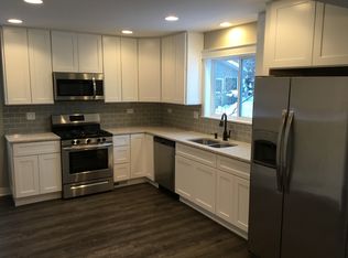 26910 N Circle Dr, Mundelein, IL