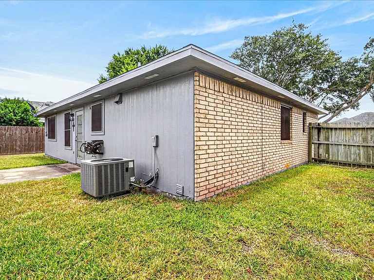 6810 Blue Skyway Dr — Photo 39