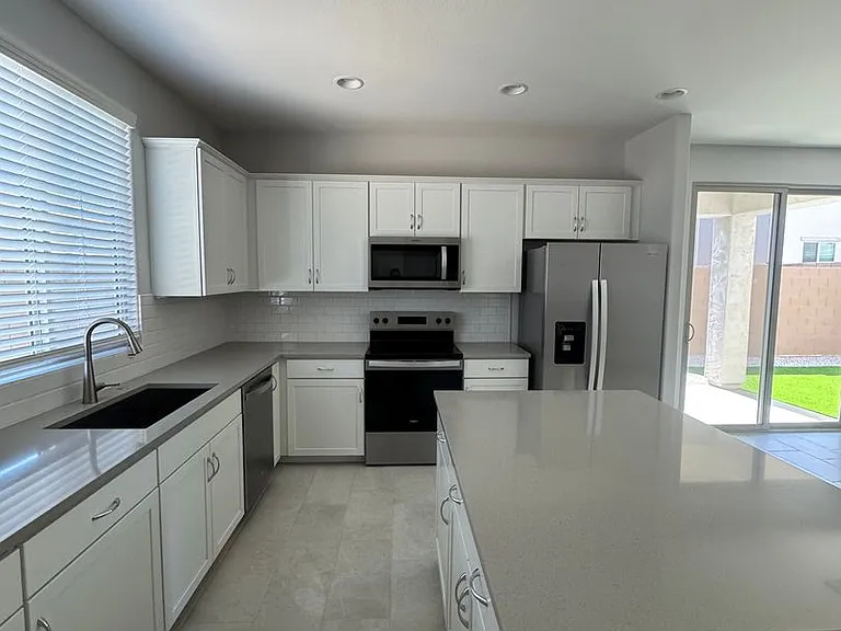16510 W Whispering Wind Dr — Photo 2