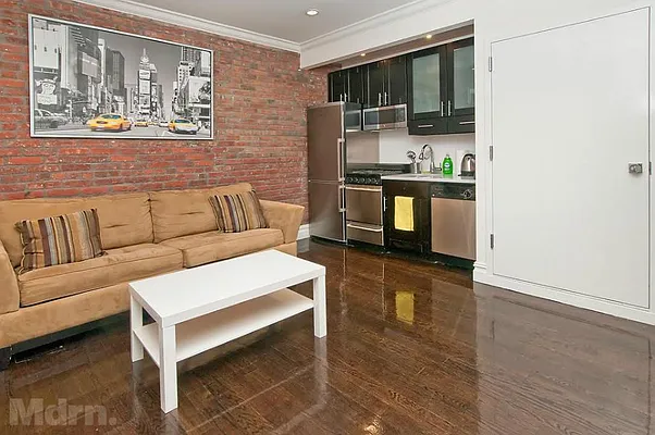 Rented by Mdrn Residential | media 10