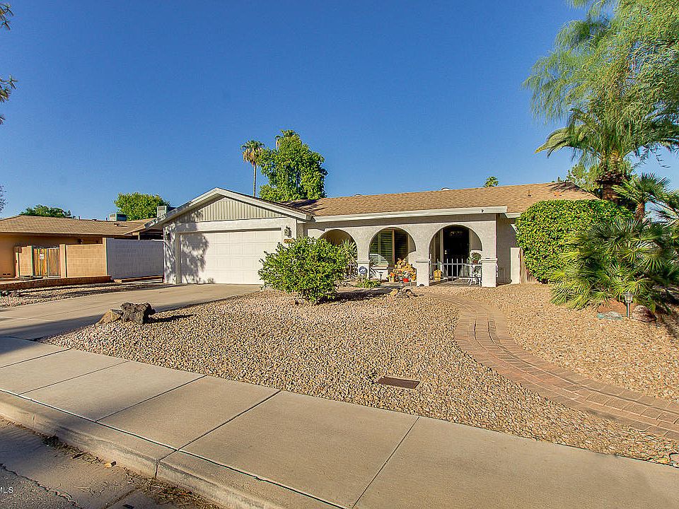 2nd image of 2725 S Las Flores