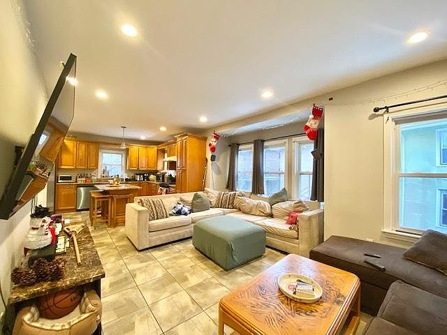 2nd image of 32 Long Ave #2L