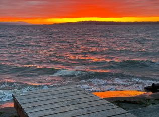 7359 Maxwelton Rd, Clinton, WA 98236