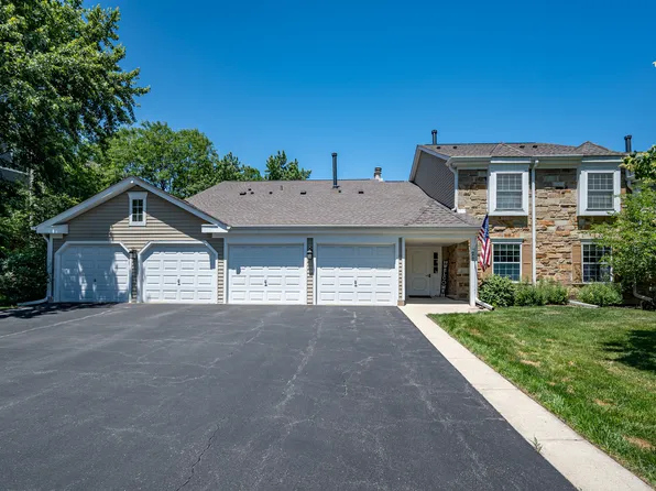 22 Superior Ct Unit M1, Schaumburg, IL 60193