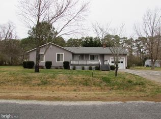 411 S Glebe Rd, Montross, VA 22520