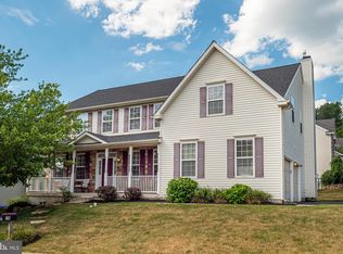 25 Oxford Dr, Morgantown, PA 19543