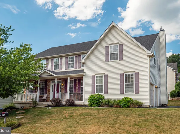 25 Oxford Dr, Morgantown, PA 19543
