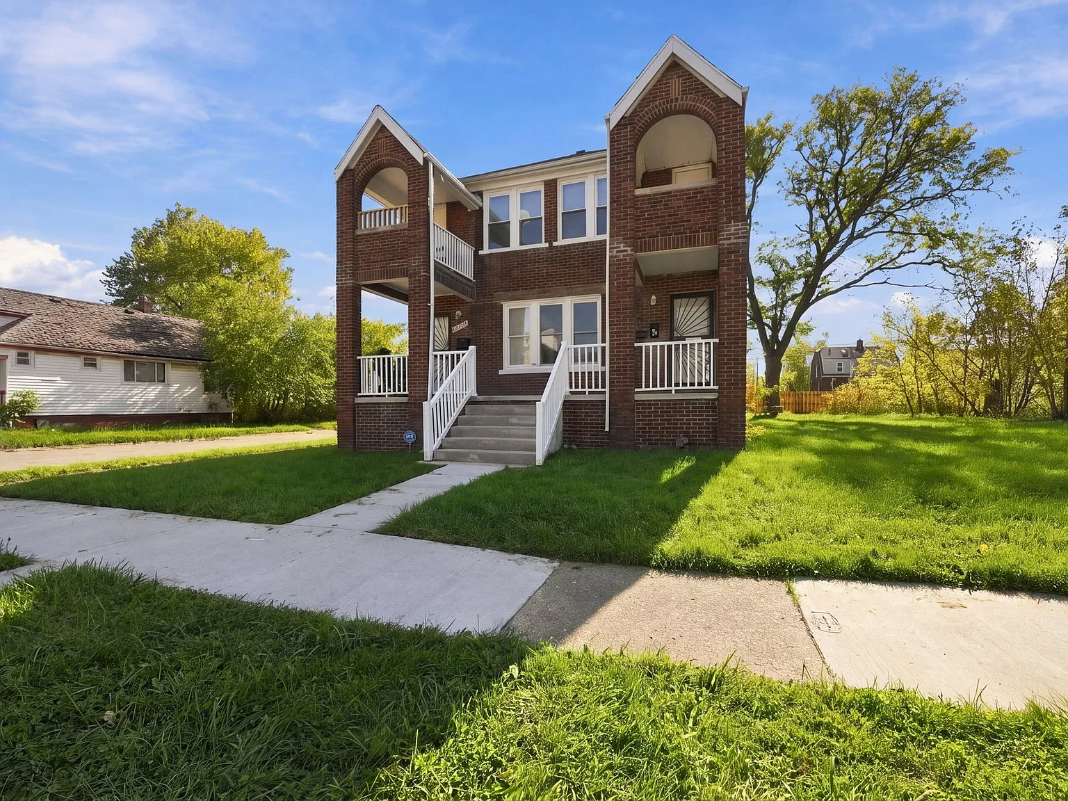 2 bed, 700 sqft, $1,200 — Photo 2