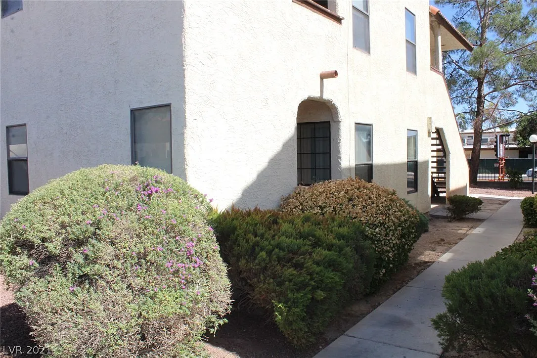 2 bed, 1073 sqft, $1,550 — Photo 2