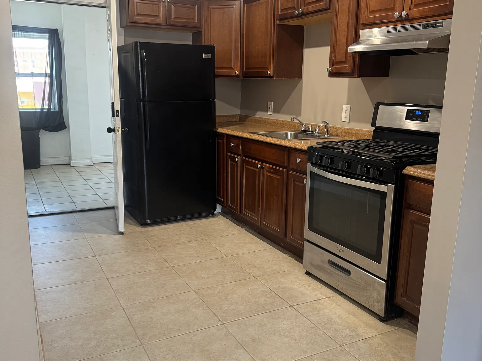 2 bed, 1000 sqft, $1,350 — Photo 1