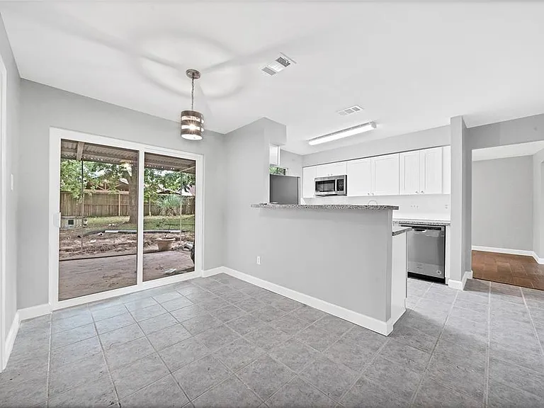 18035 Rolling Creek Dr — Photo 8