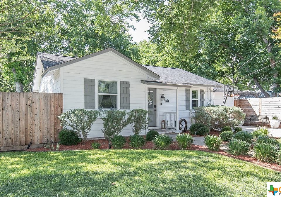 409 W 13th St, Shiner, TX 77984 MLS 510765 Zillow