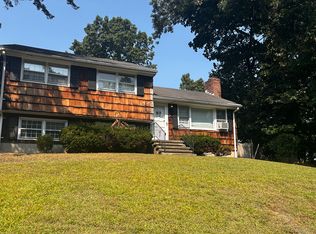 34 Nutmeg Ln, Fairfield, CT 06824