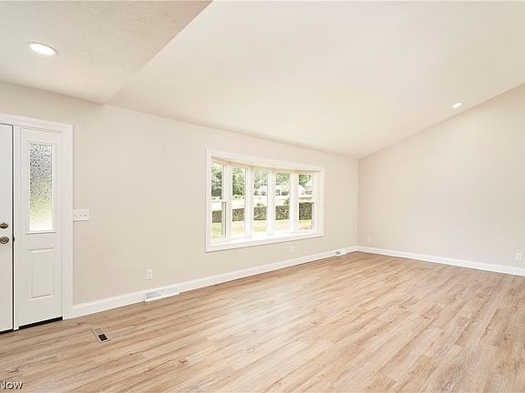 3rd image of 3762 Leewood Dr