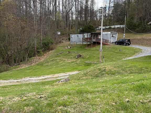 5th image of 131 Russell Hill Rd