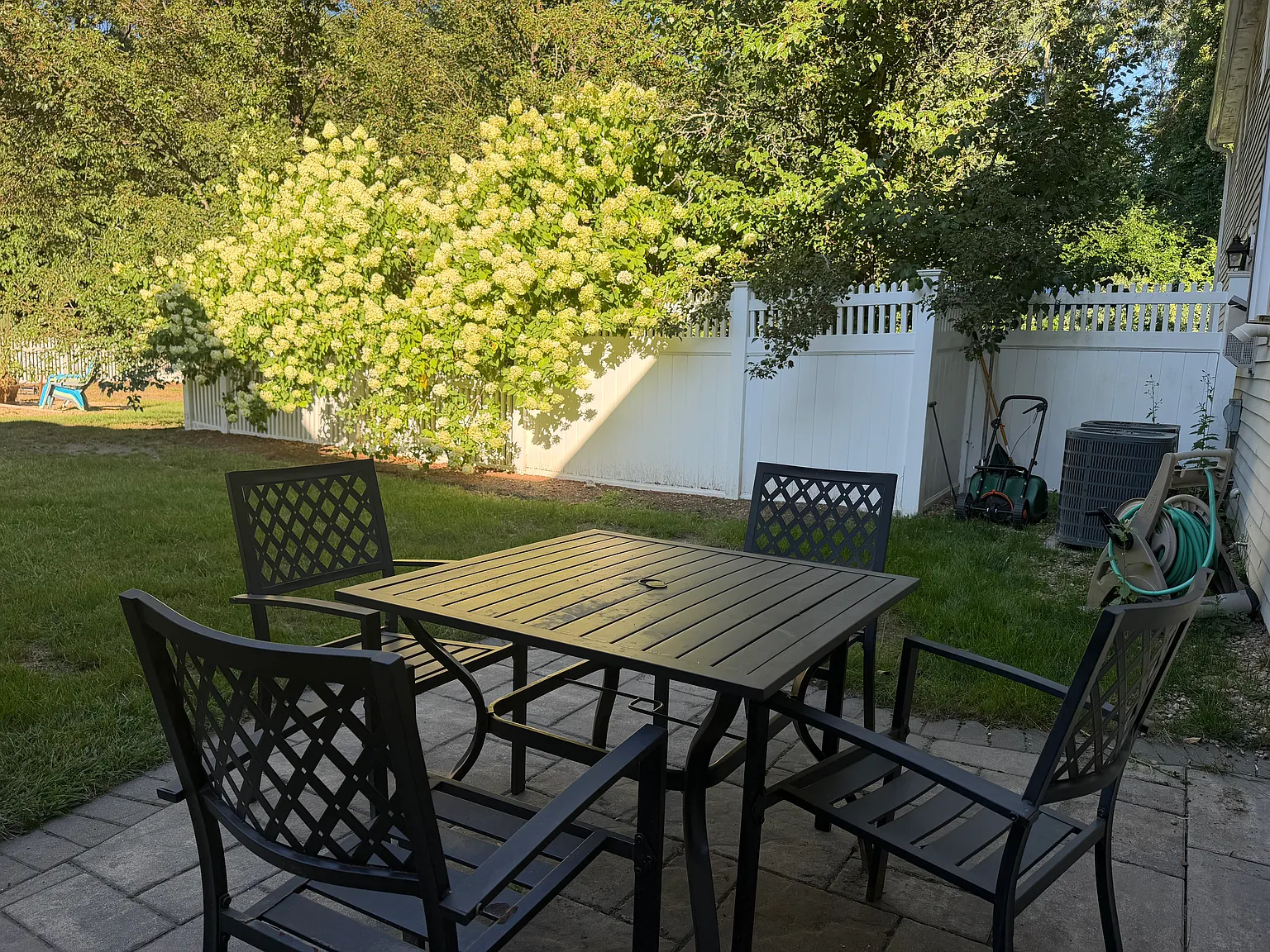3 bed, 1289 sqft, $3,300 — Photo 2