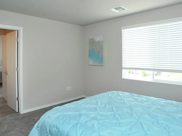 1218 E Blacklidge Dr — Photo 8
