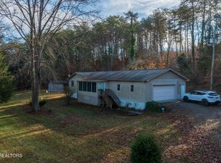 1689 McCleary Bend Rd, Sevierville, TN 37876