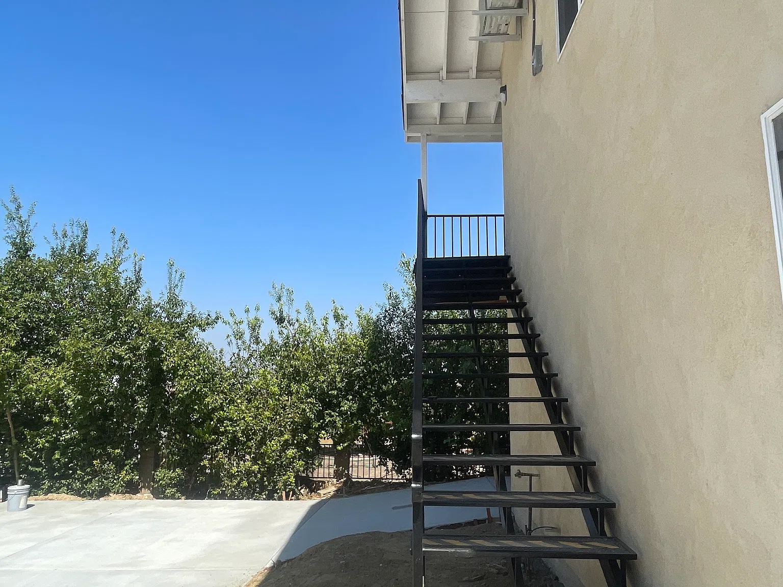 3 bed, 1200 sqft, $3,400 — Photo 3