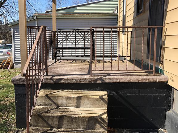 4th image of 325 W Wood St