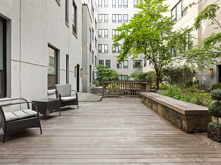 416 W 52nd St #522 — Photo 8