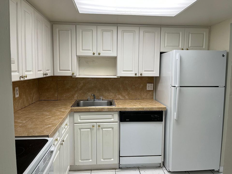 Captiva Lakes Villas Condominiums 8303 SW 142nd Ave Miami FL Zillow