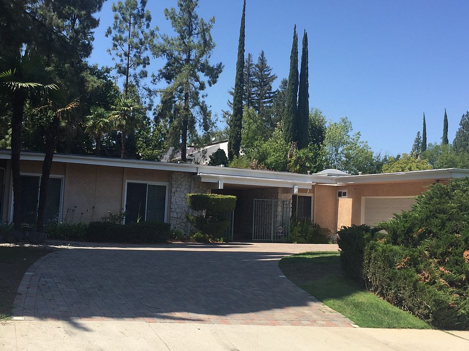 1st image of 18074 Lake Encino Dr