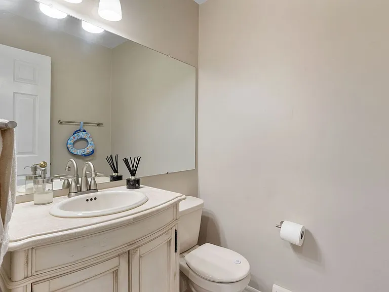81 Kirkwood Dr — Photo 9