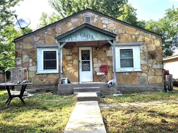 1305 Delaware St, Seneca, MO 64865