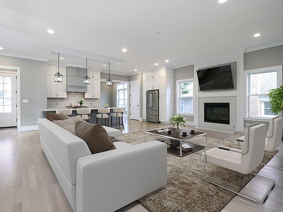 2nd image of 7618 W Palatine Ave
