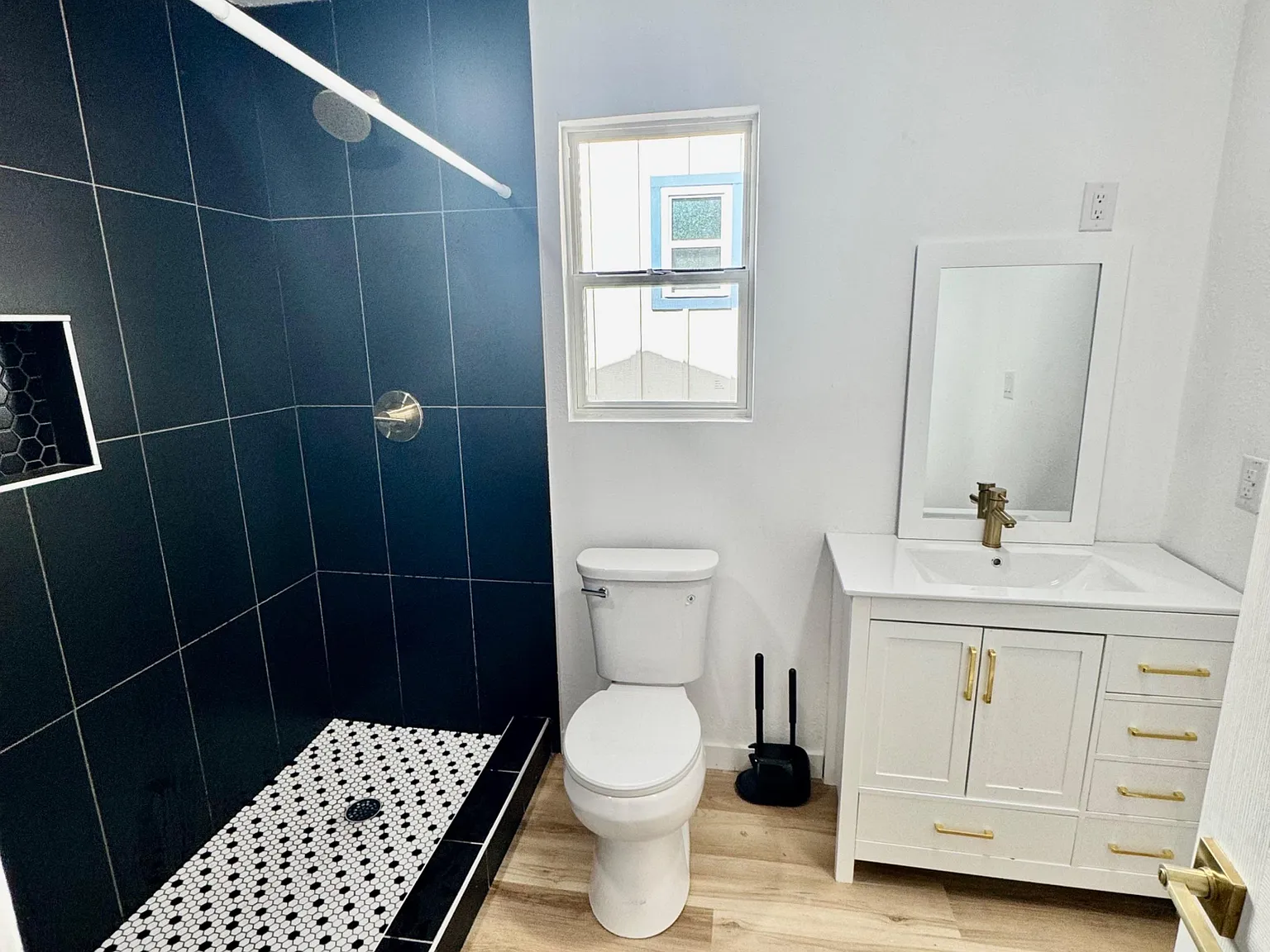 4 bed, 2.0 bath, 1859 sqft, $815 — Photo 3